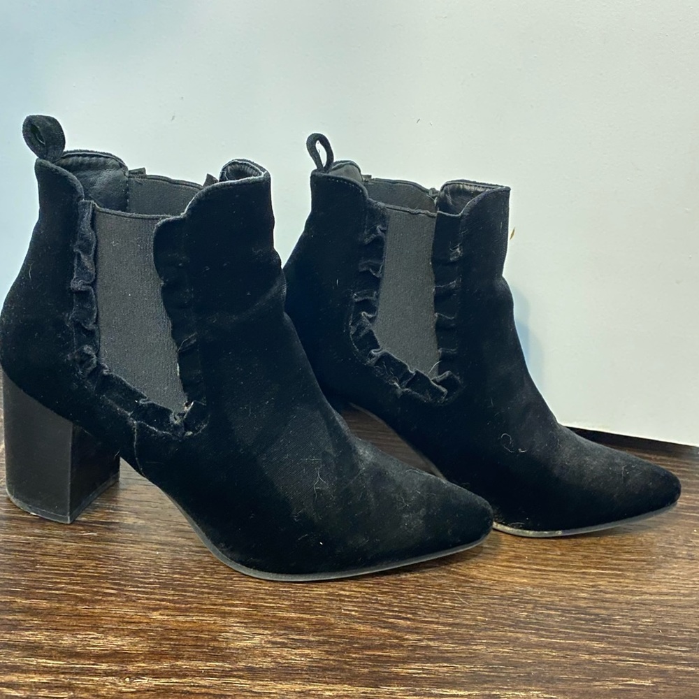 🌟 2 for $15 // Velour Ankle Booties 7.5